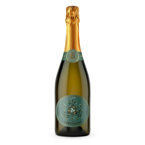 En flaske Serendipia Cava Brut Reserva Organic på en hvid baggrund