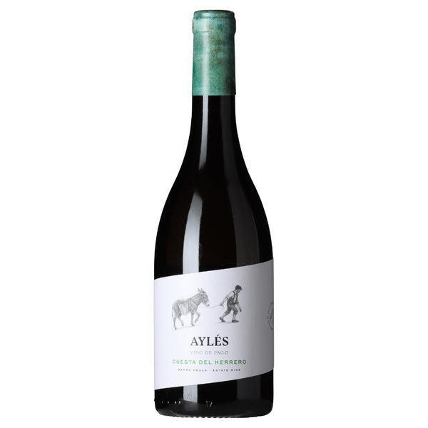 En flaske Aylés Cuesta del Herrero Chardonnay Organic Vino de Pago på en hvid baggrund