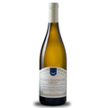 En flaske Barolet-Pernot Puligny-Montrachet La Brelance 2024 på en hvid baggrund