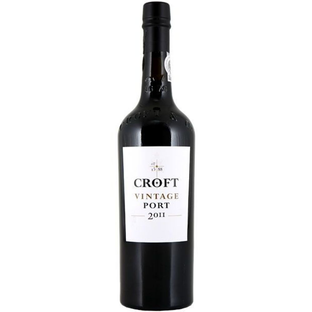 en flaske Croft Vintage Port 2011 på en hvid baggrund