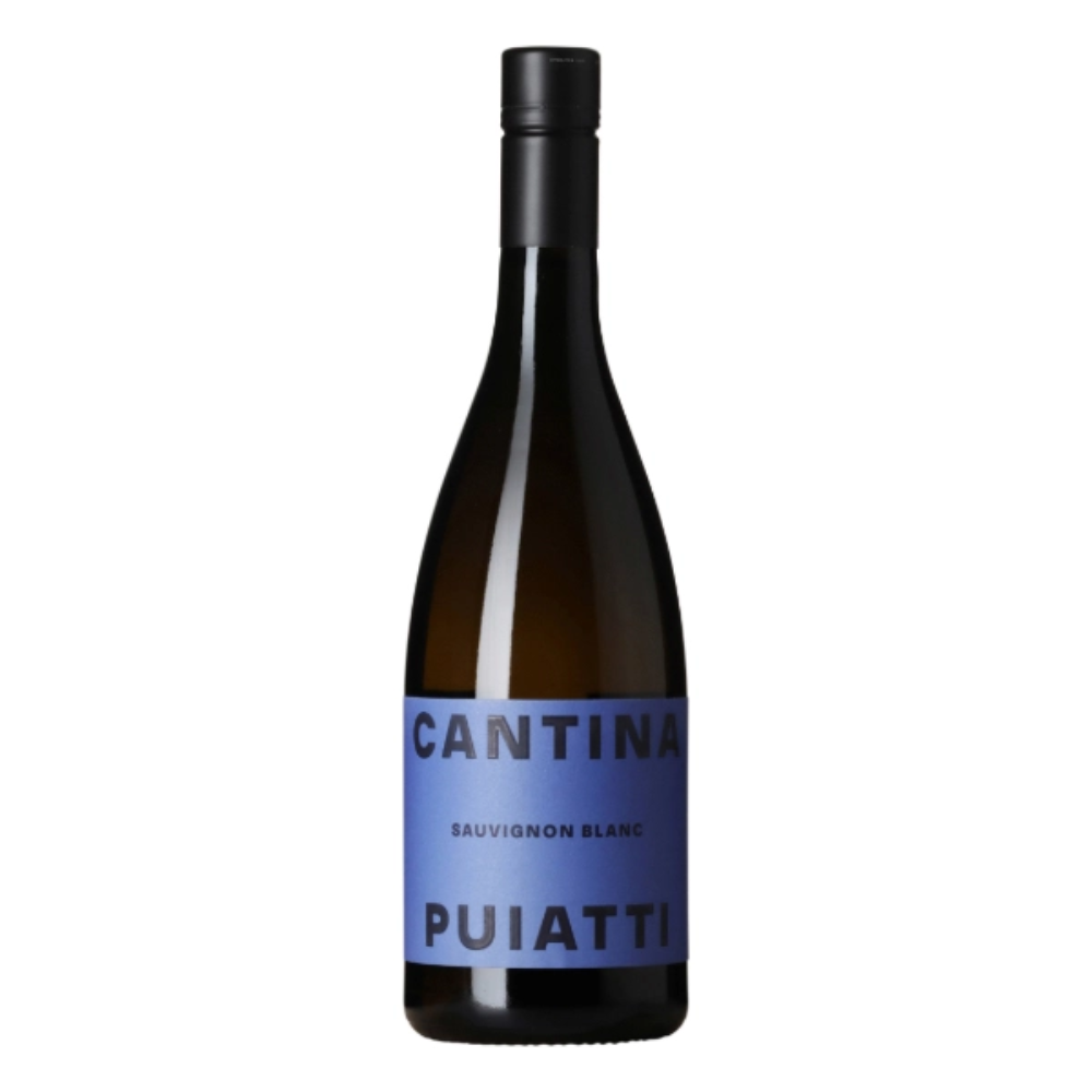 en flaske Puiatti Sauvignon Blanc Friuli DOC på en hvid baggrund