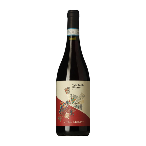 En flaske Sartori Villa Molino Valpolicella Ripasso DOC på en hvid baggrund