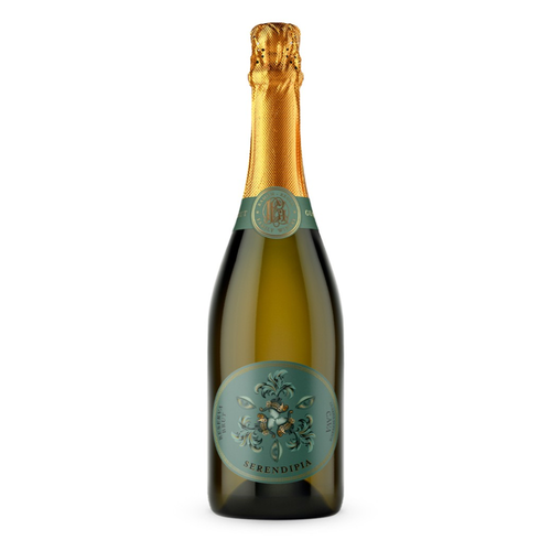 En flaske Serendipia Cava Brut Reserva Organic på en hvid baggrund