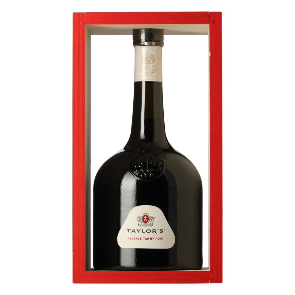 en flaske Taylor's Historical Collection III Reserve Tawny på en hvid baggrund
