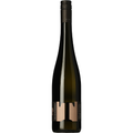 En flaske af Tegernseerhof Loibenberg Grüner Veltliner Smaragd på en hvid baggrund