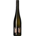 En flaske af Tegernseerhof Loibenberg Riesling Smaragd på en hvid baggrund