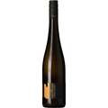 En flaske af Tegernseerhof Ried Steiner Pfaffenberg Grüner Veltliner på en hvid baggrund