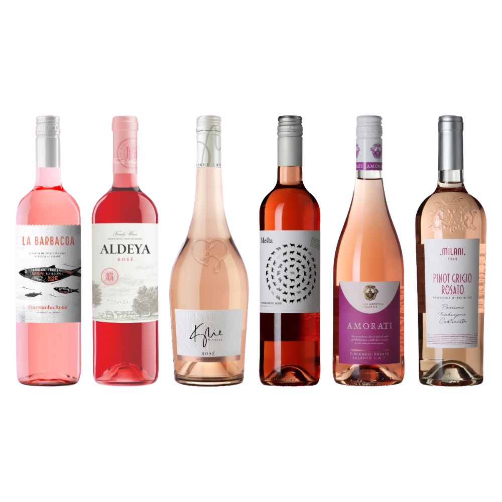 En opstilling af flaskerne i Vores Roséfavoritter smagekasse på en hvid baggrund