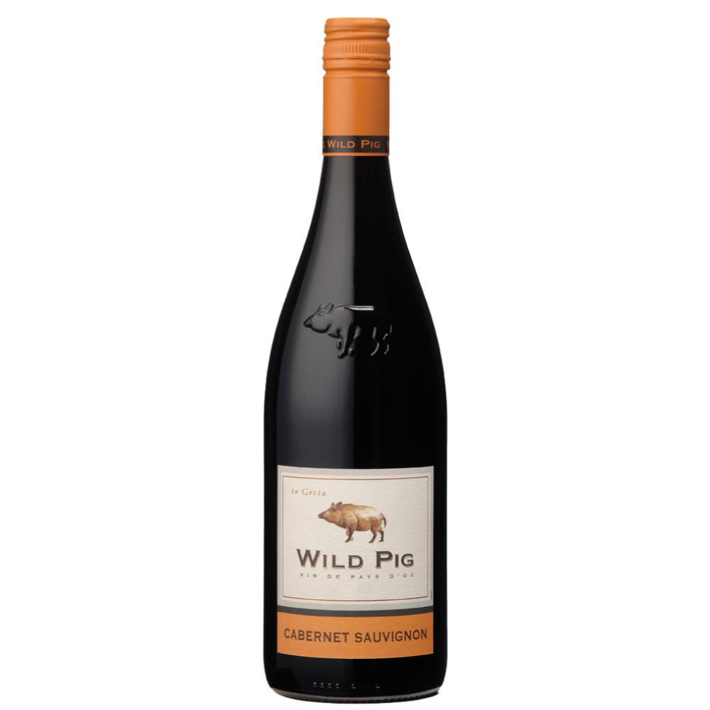 en flaske Wild Pig Cabernet Sauvignon på en hvid baggrund