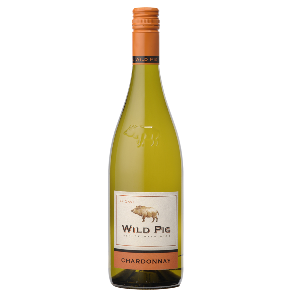 en flaske Wild Pig Chardonnay på en hvid baggrund